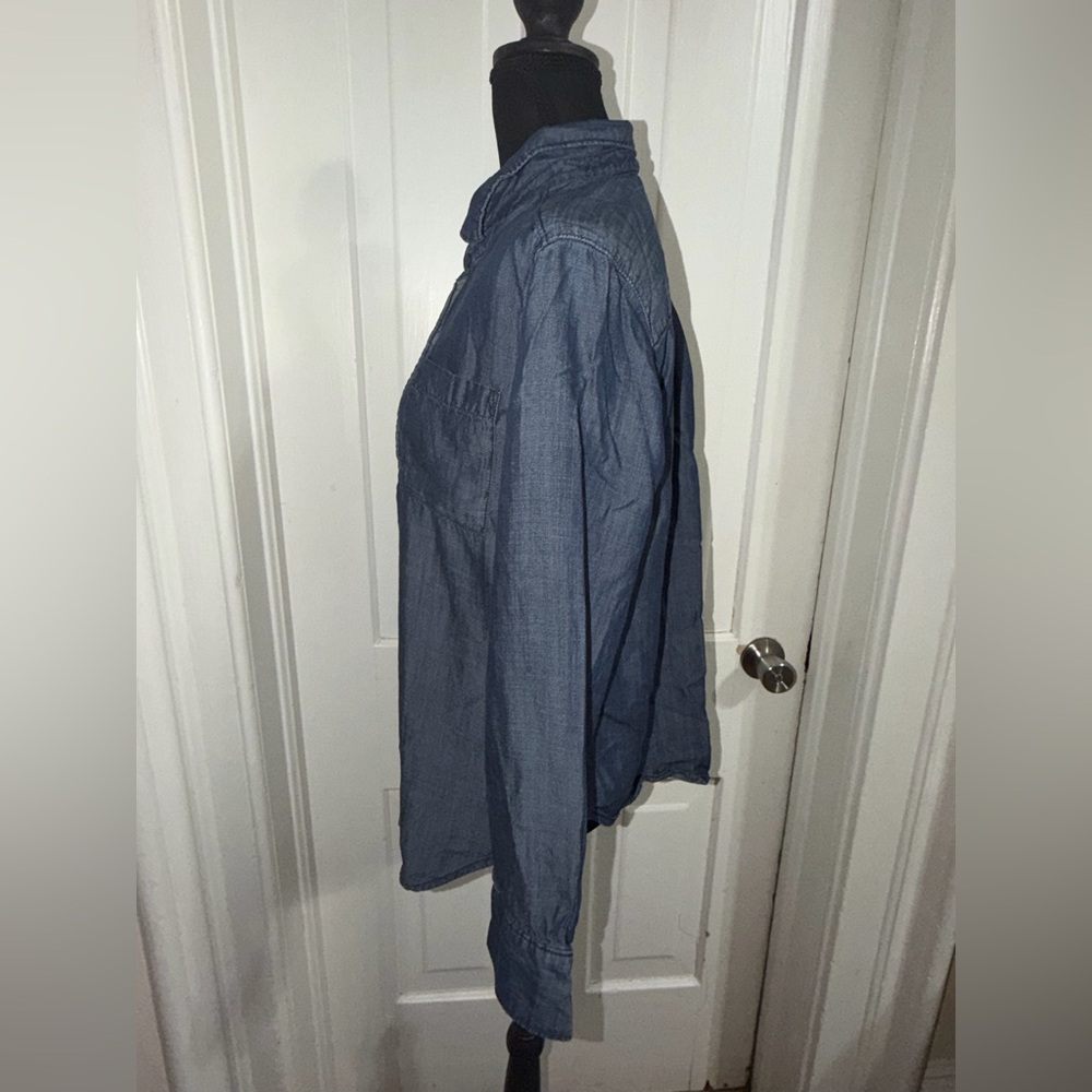 Women's size medium Liz Claiborne Blue shirt, top, blouse - Picture 5 of 6